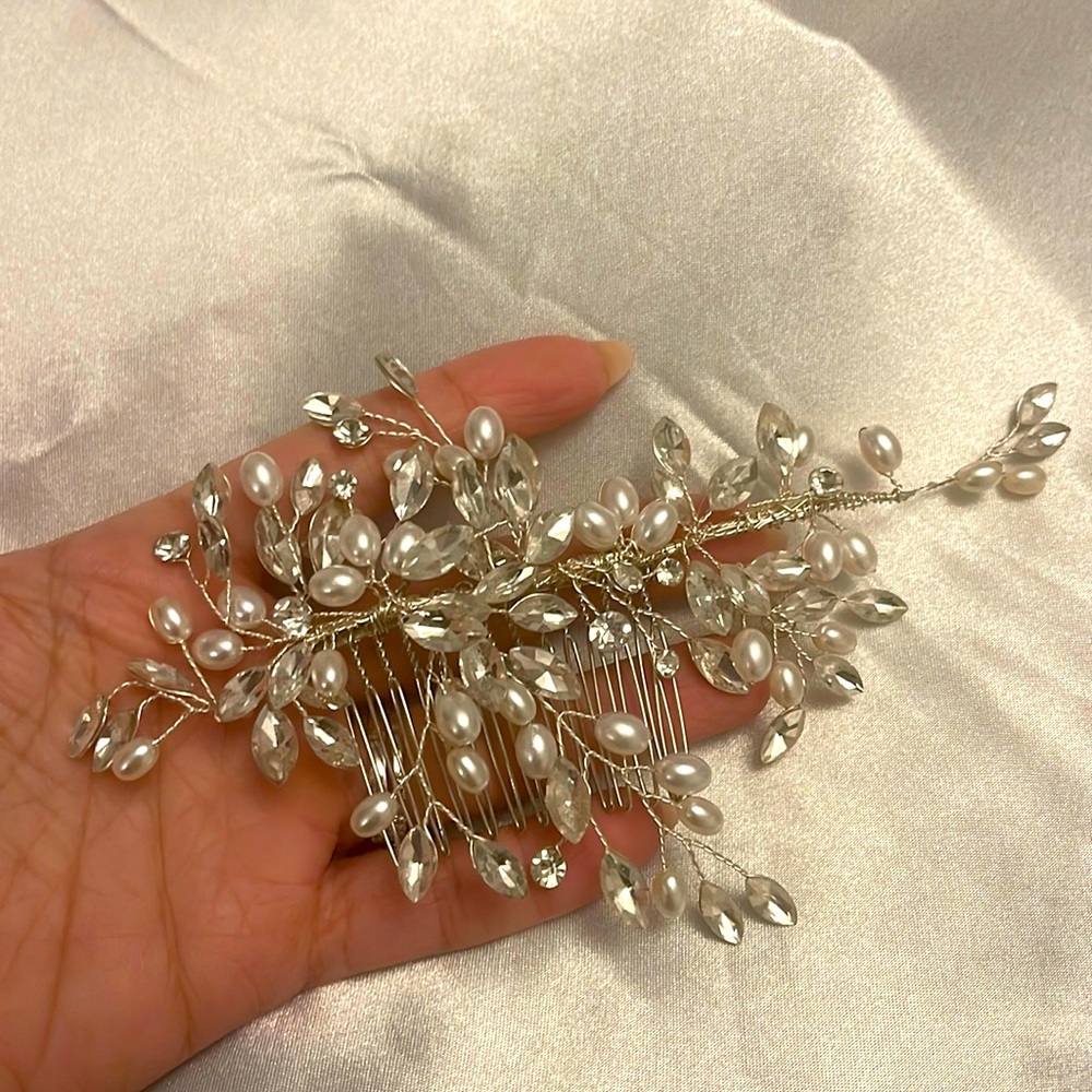 castle couture wedding comb- absolutely stunning wore it once on my wedding day!